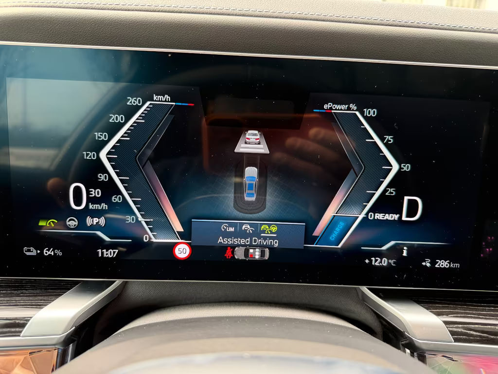 BMW i7
