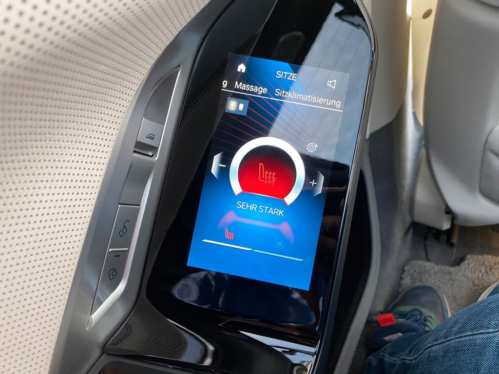 BMW i7