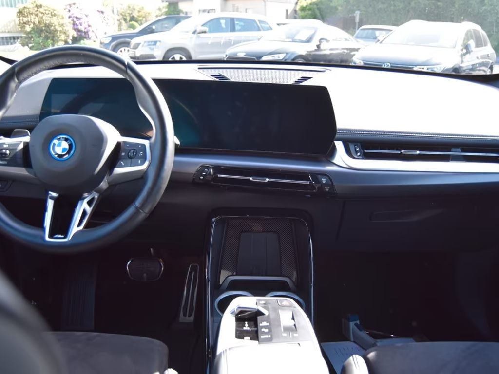 BMW iX1