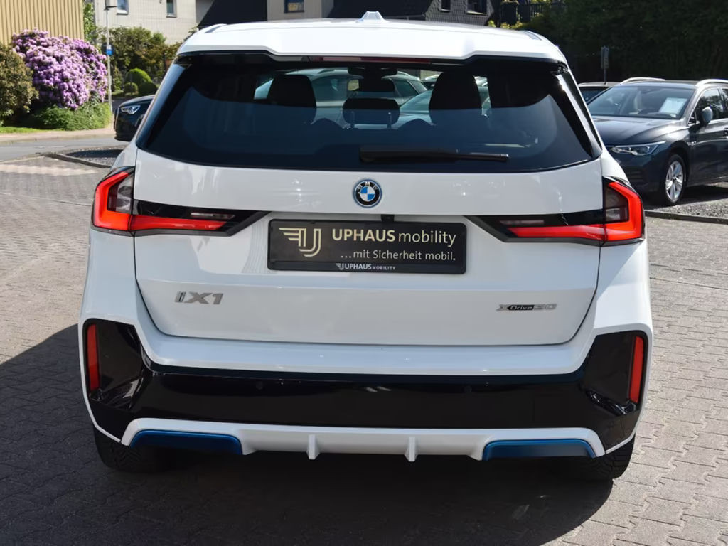 BMW iX1
