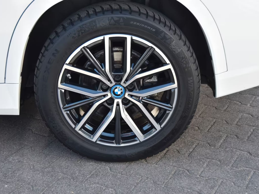 BMW iX1