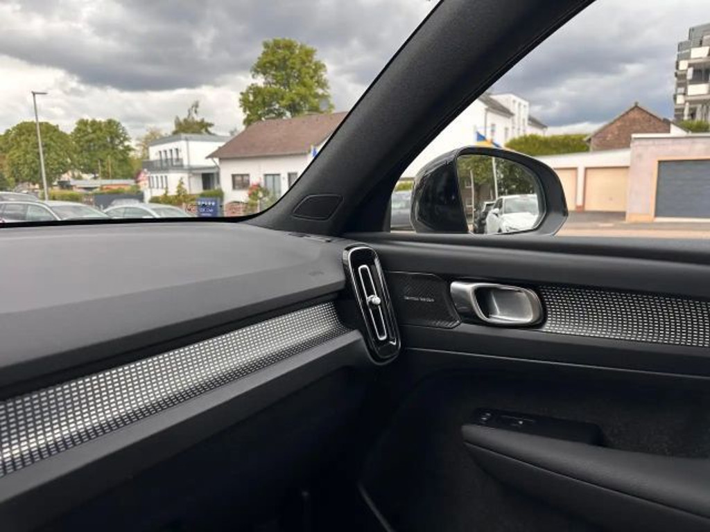 Volvo EX40