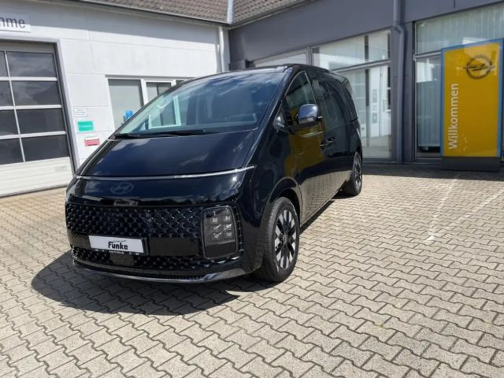 Hyundai Staria Signature