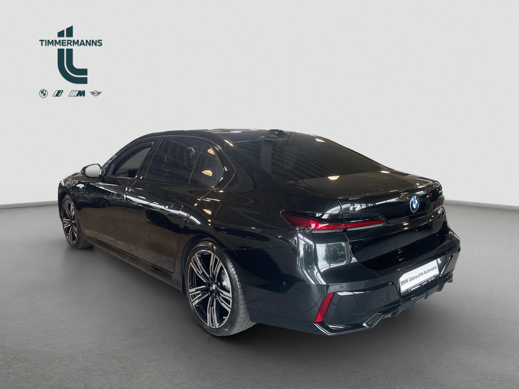 BMW i7