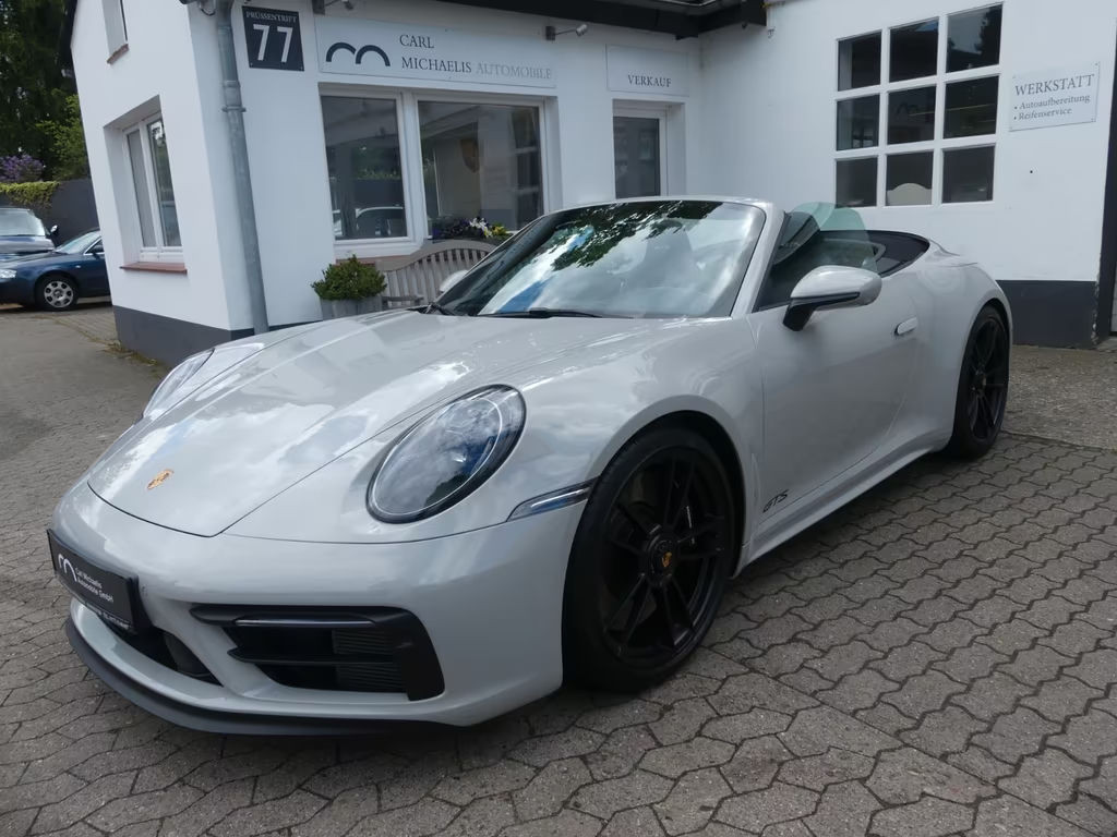Porsche 911 GTS Carrera Cabriolet