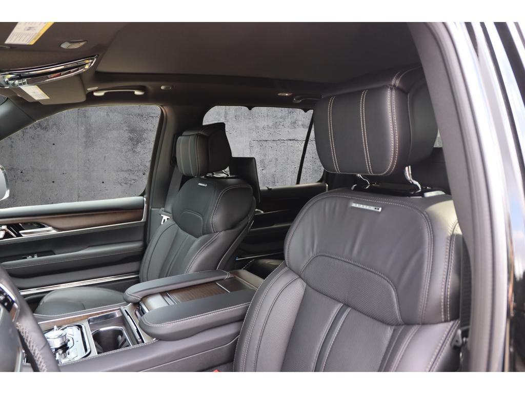 Jeep Wagoneer