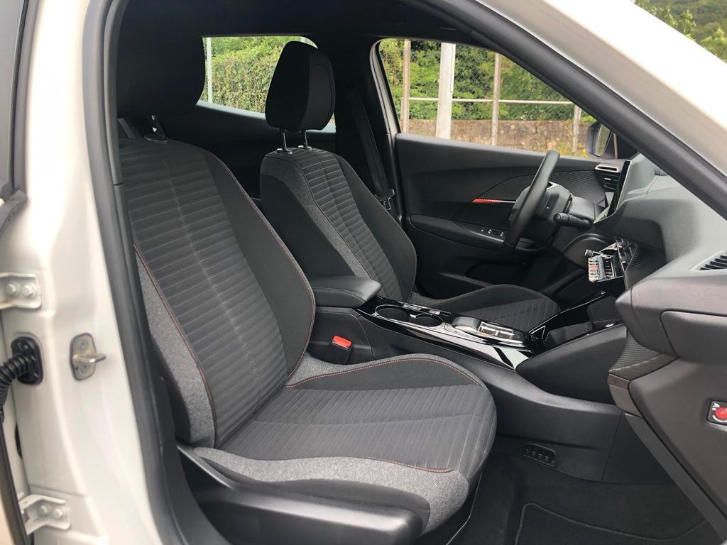 Peugeot e-2008