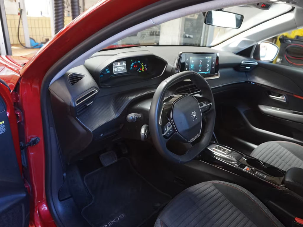 Peugeot e-208