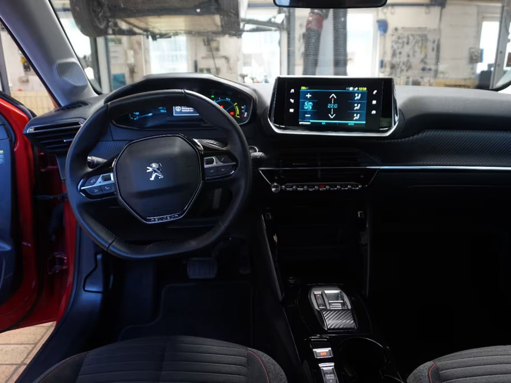Peugeot e-208