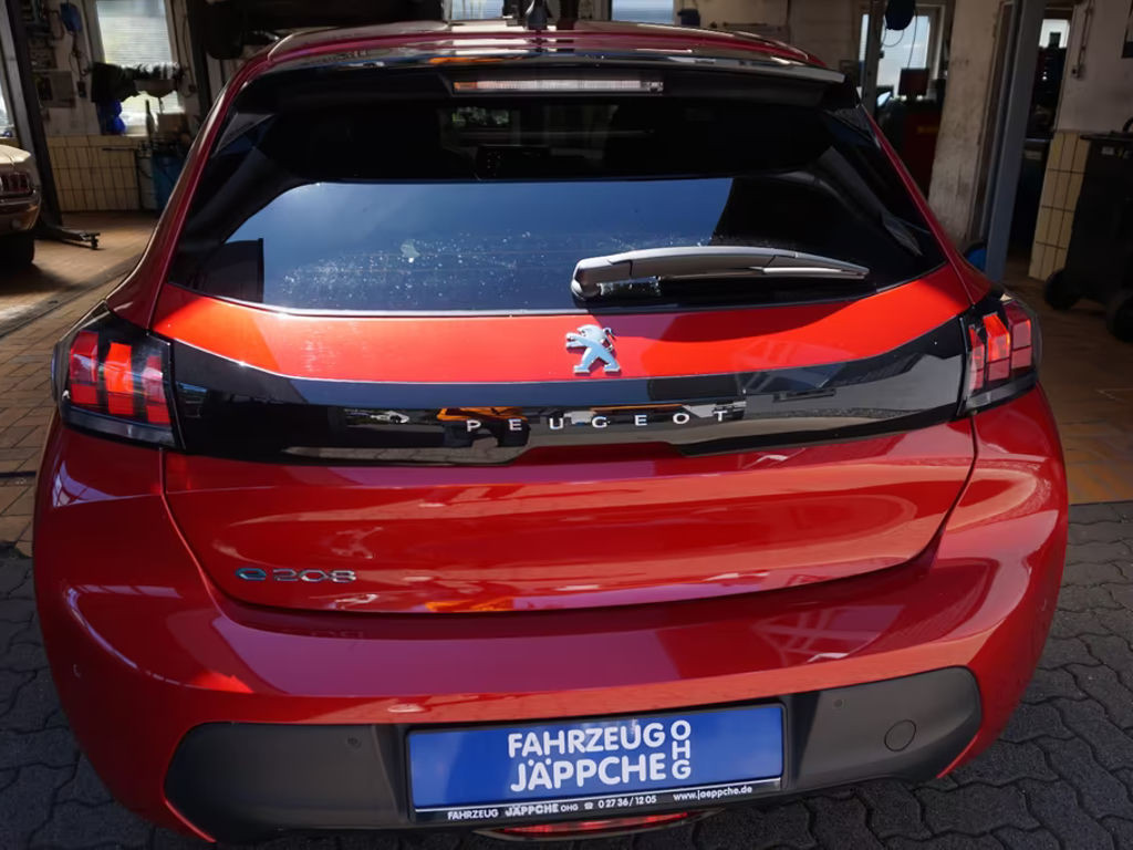 Peugeot e-208