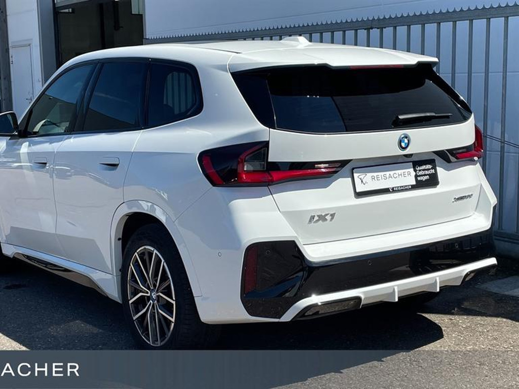 BMW iX1