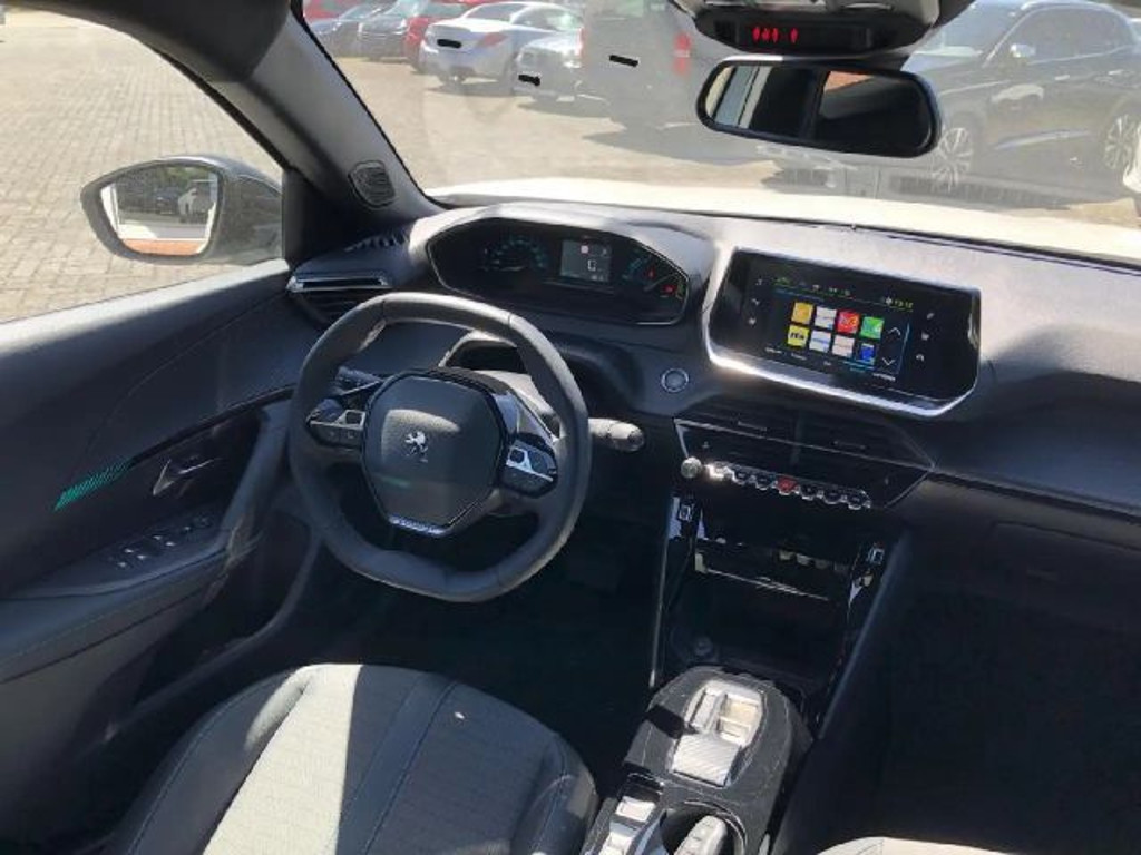 Peugeot e-2008