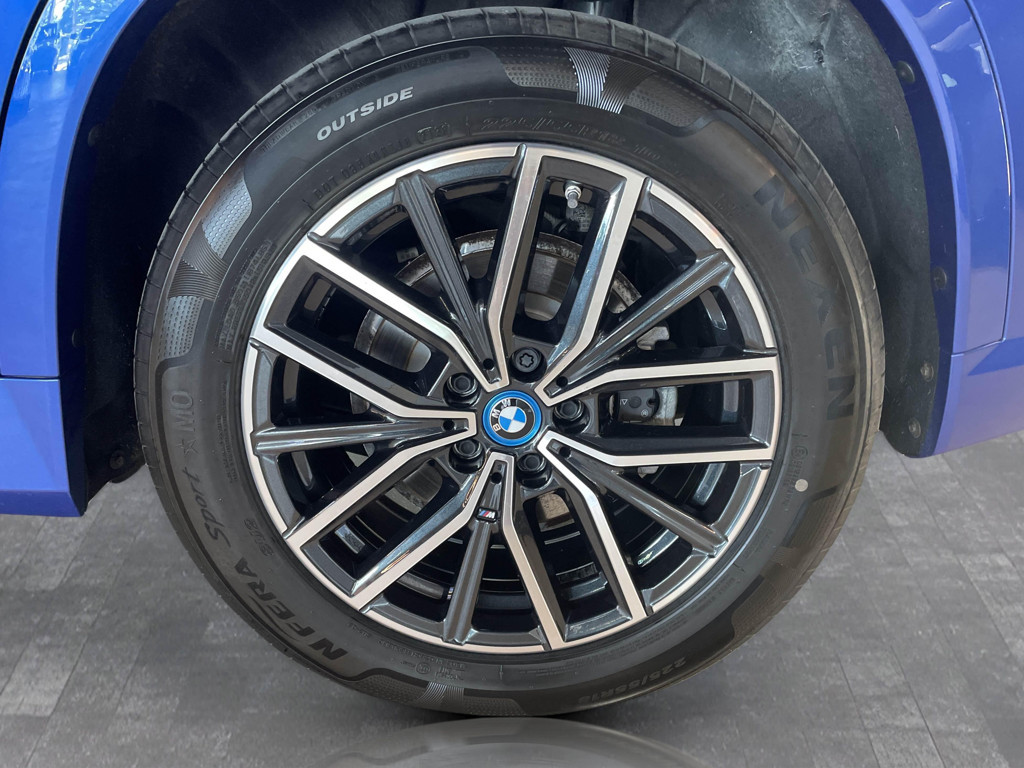 BMW iX1