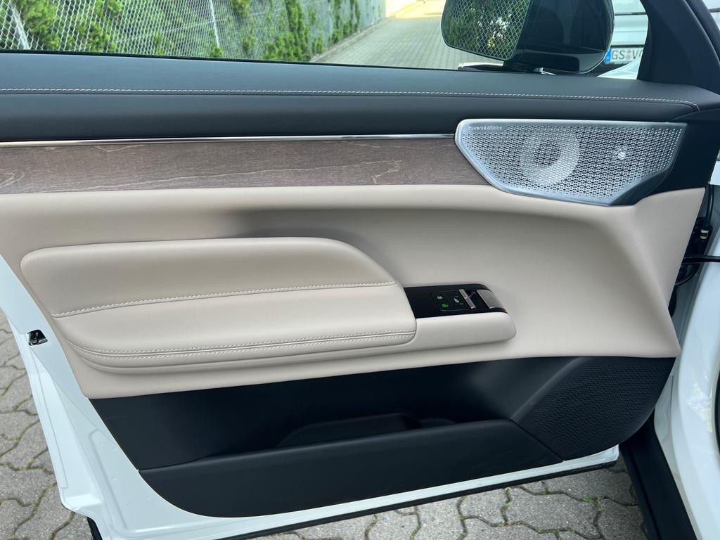 Volvo ES90