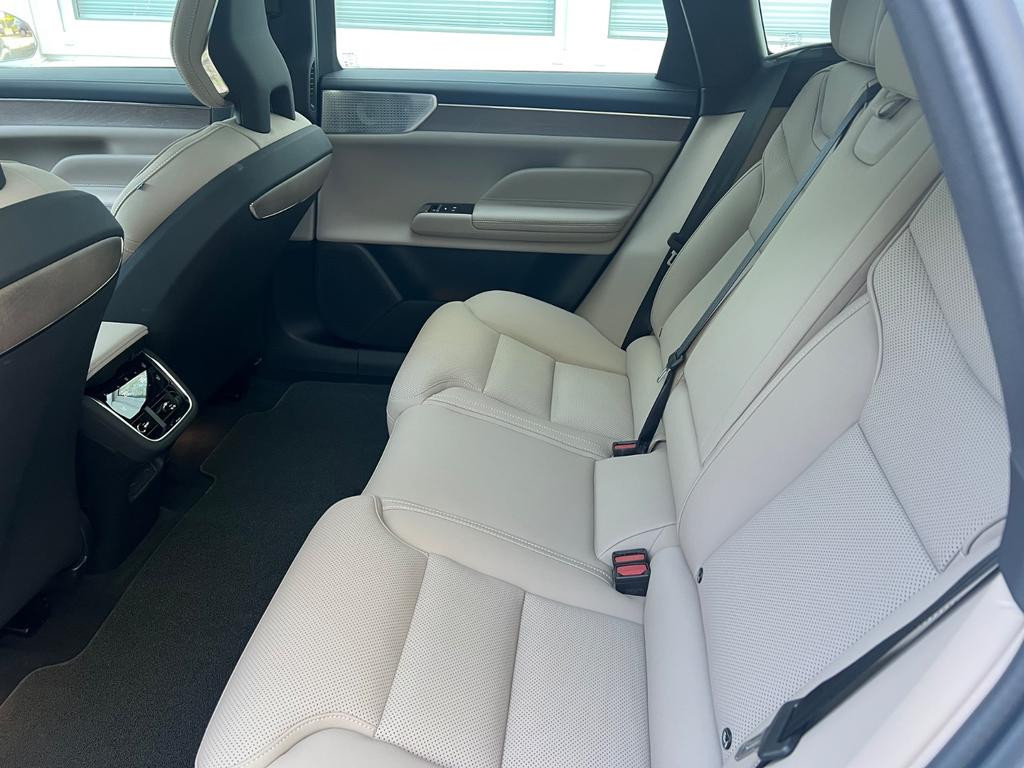 Volvo ES90