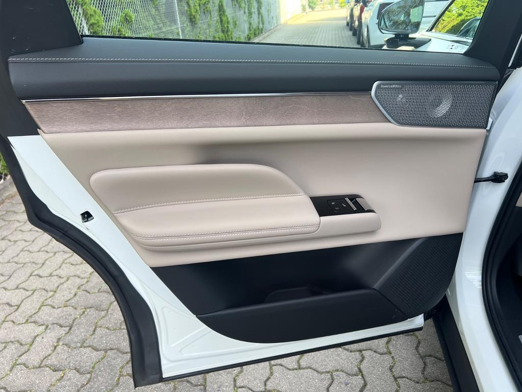 Volvo ES90