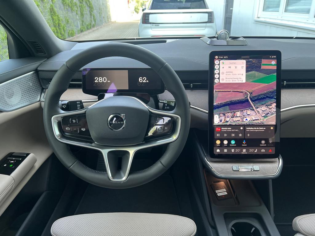 Volvo ES90