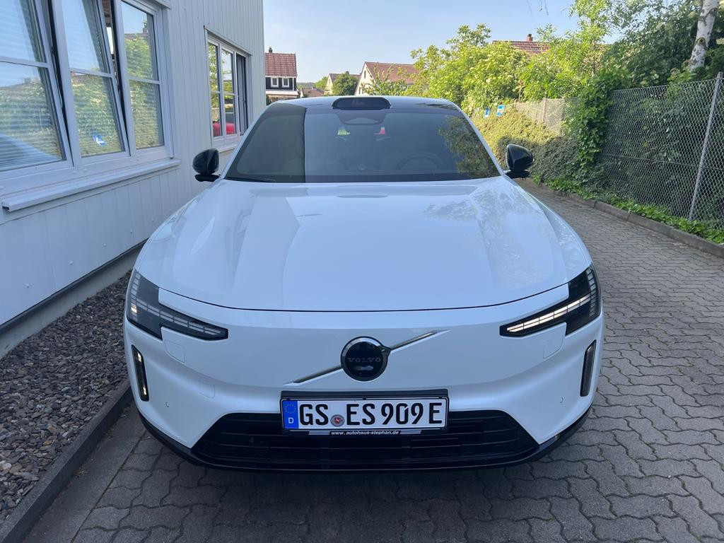 Volvo ES90