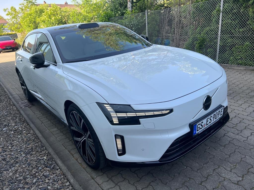 Volvo ES90