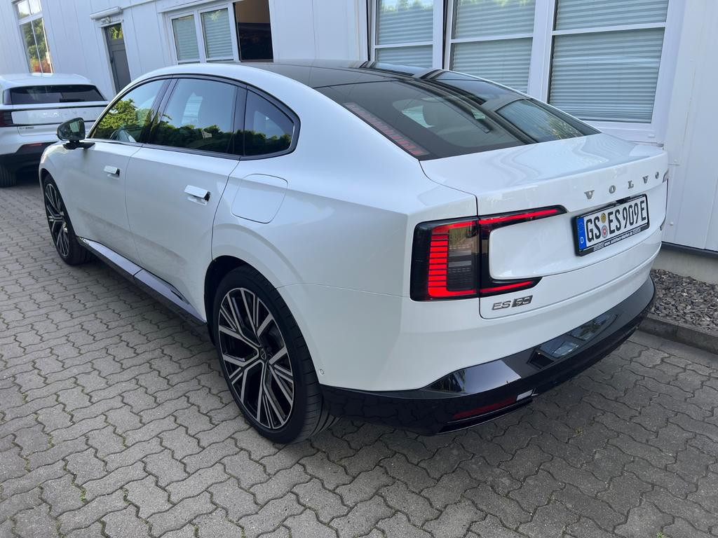 Volvo ES90