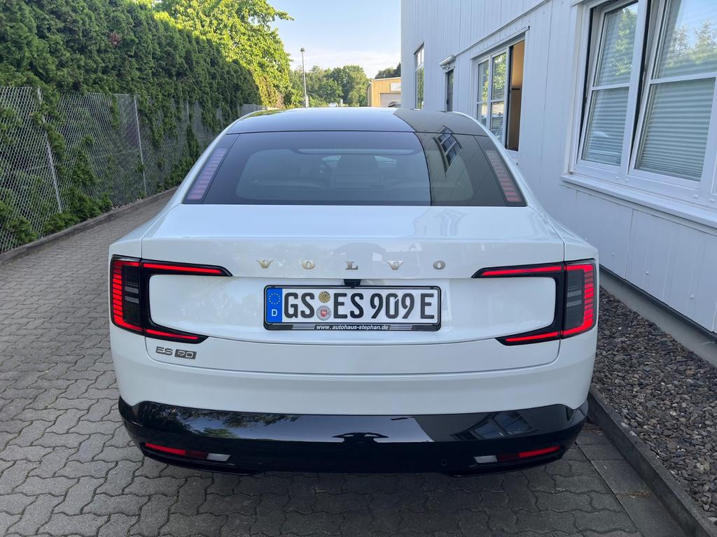 Volvo ES90