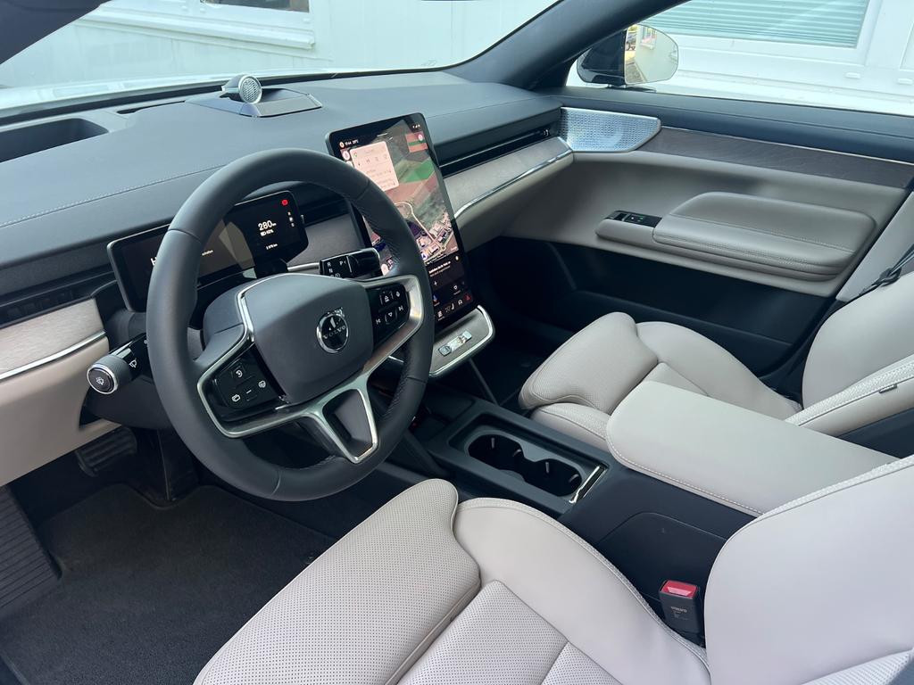 Volvo ES90