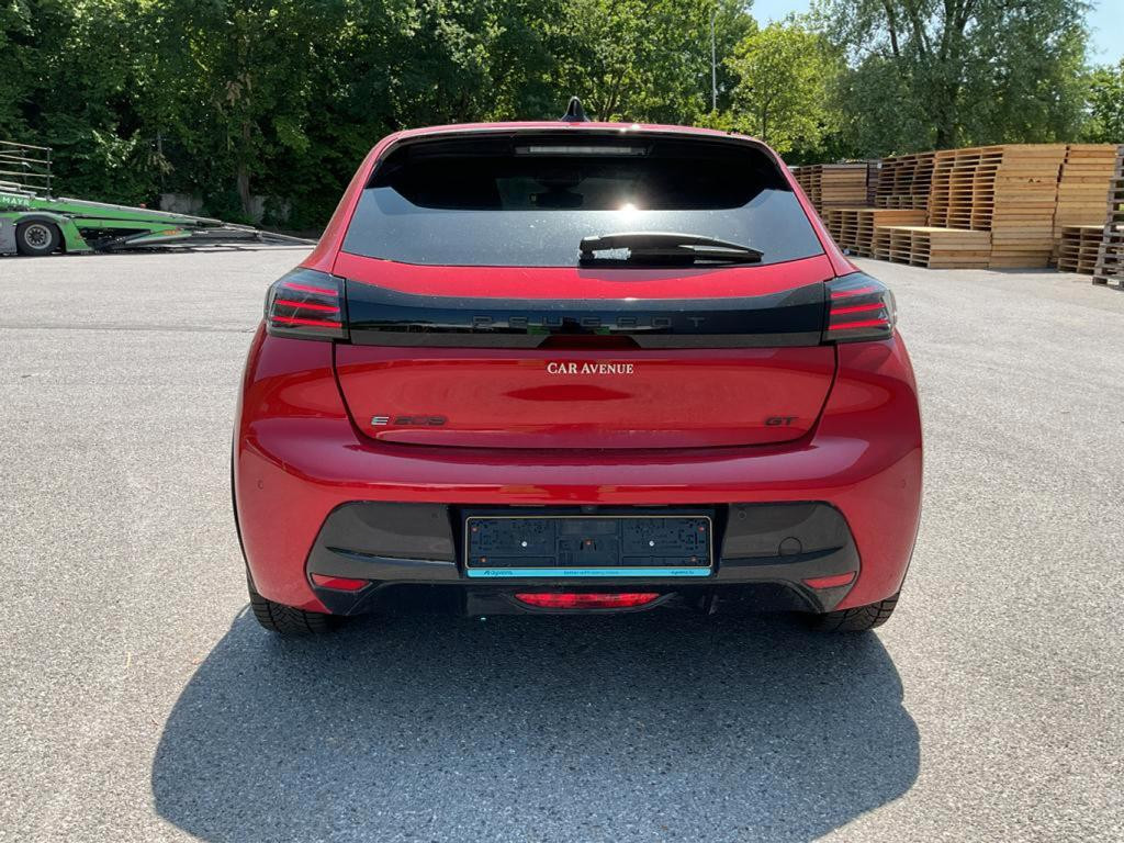 Peugeot e-208