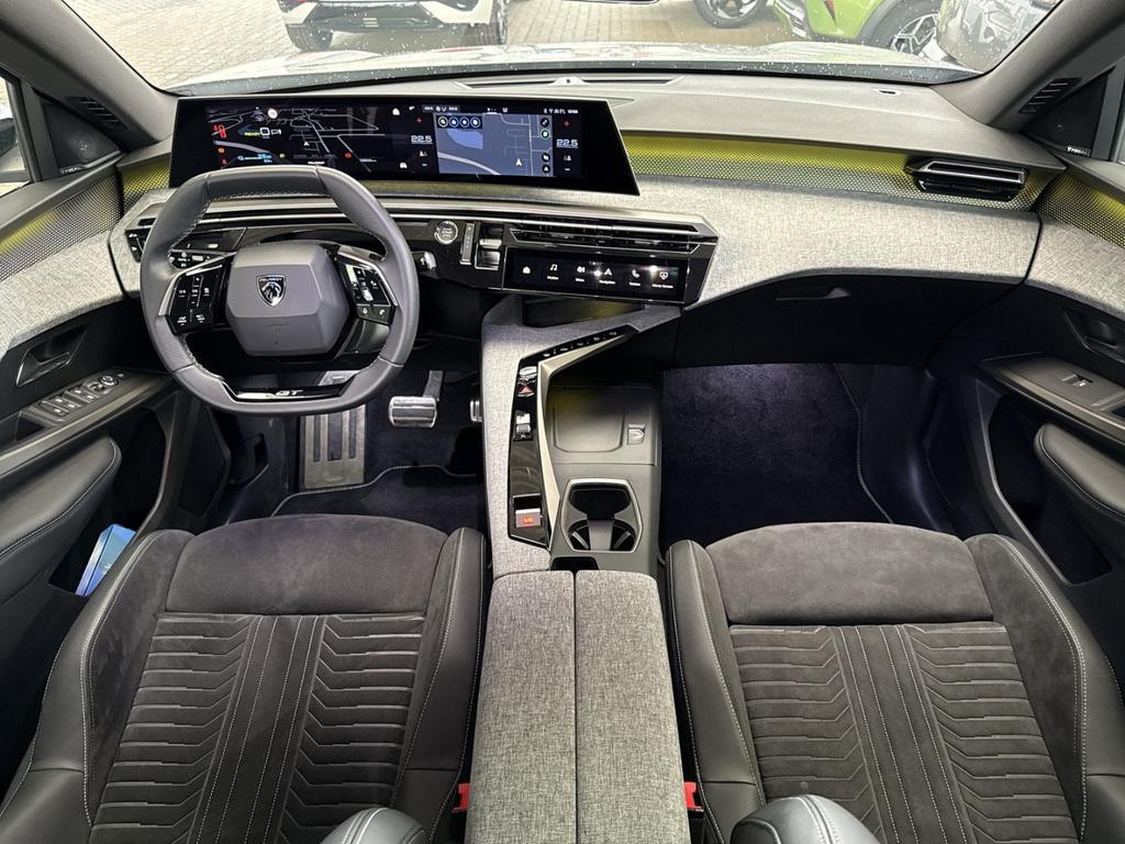 Peugeot E-3008