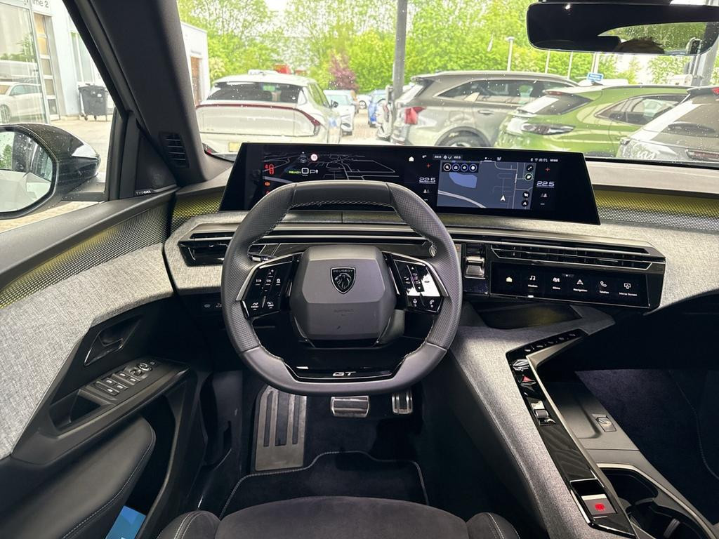 Peugeot E-3008