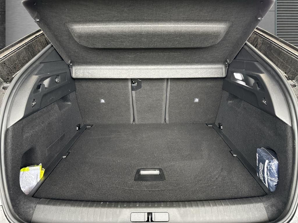 Peugeot E-3008