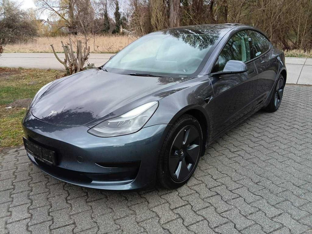 Tesla Model 3 RWD