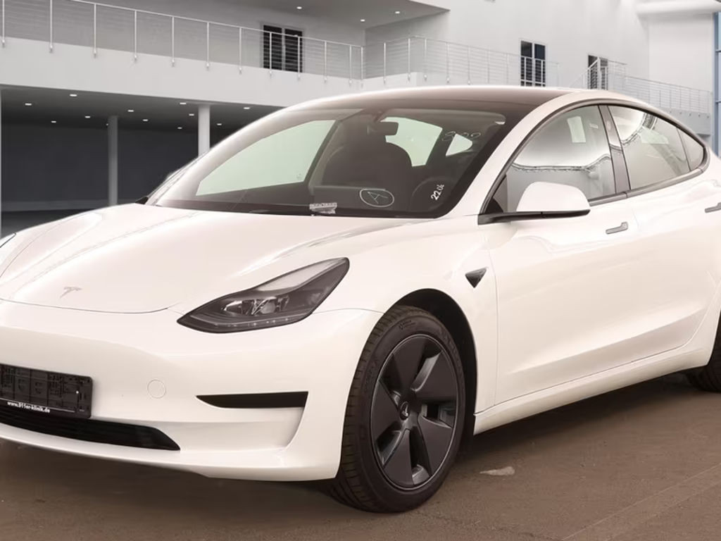 Tesla Model 3 RWD