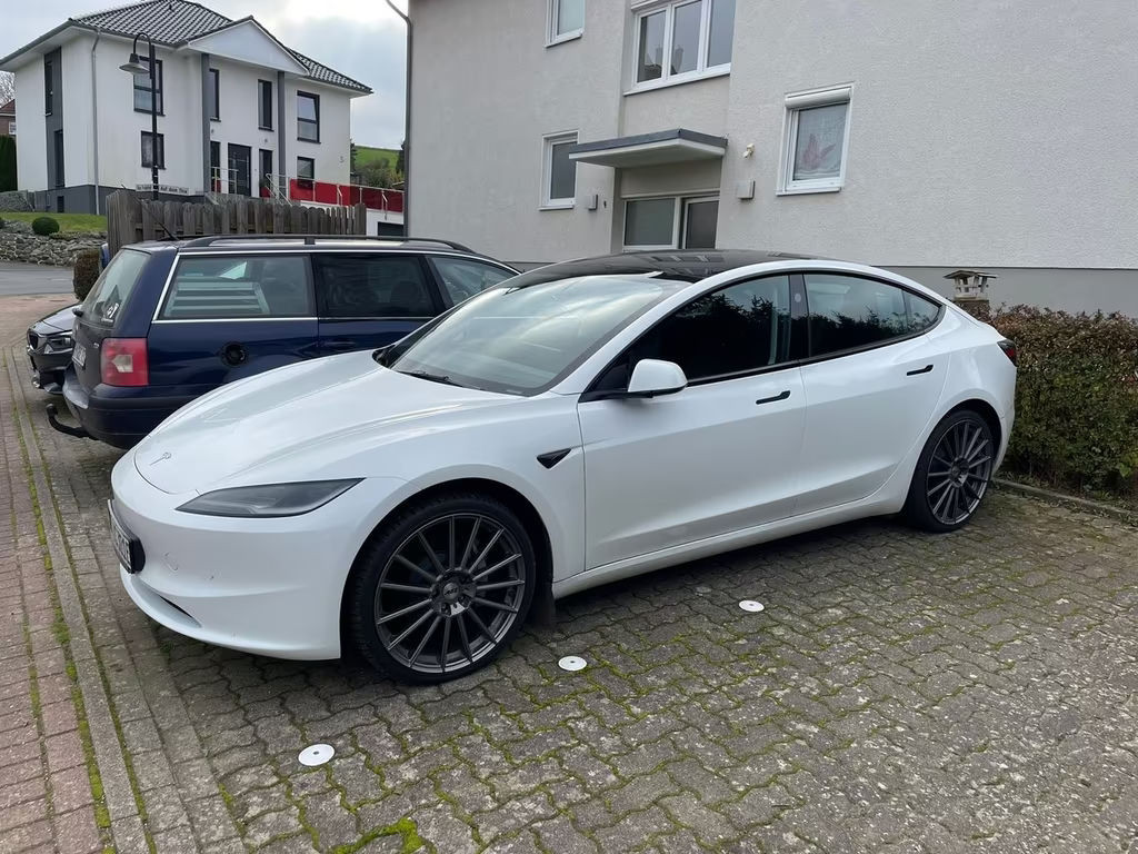 Tesla Model 3 RWD Standard Range