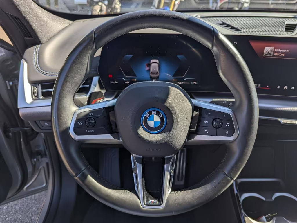 BMW iX1