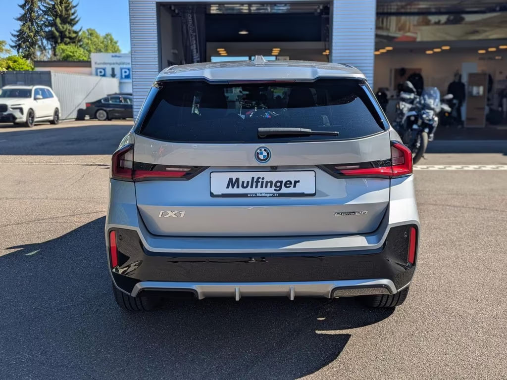 BMW iX1