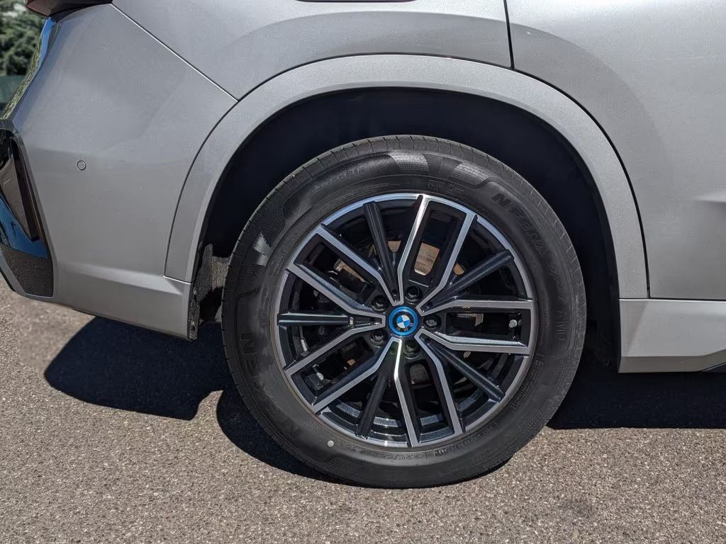 BMW iX1