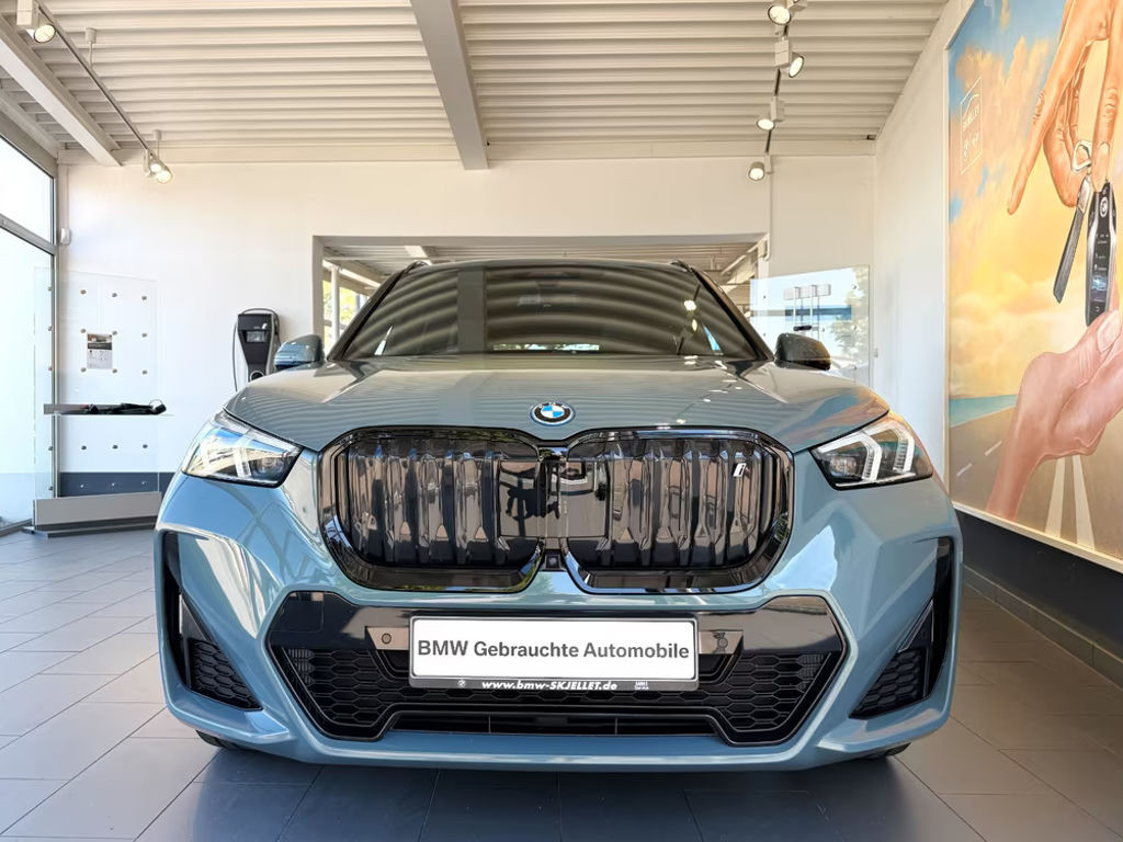 BMW iX1