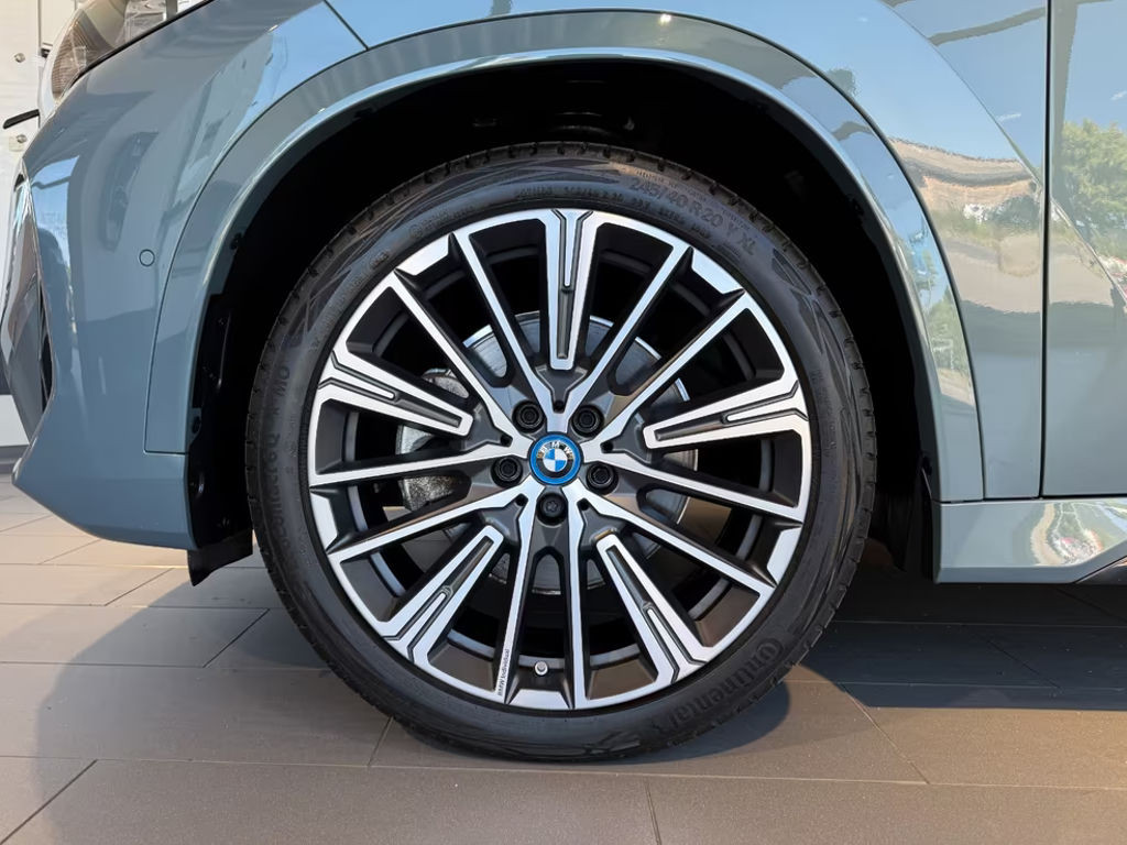 BMW iX1
