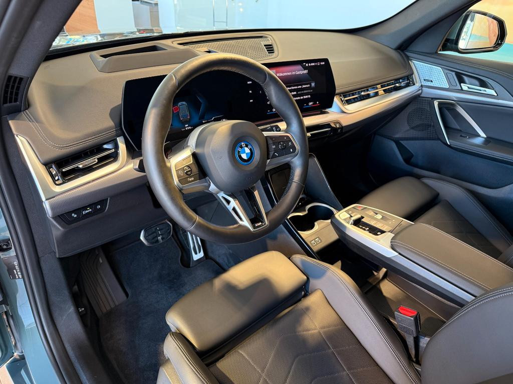 BMW iX1