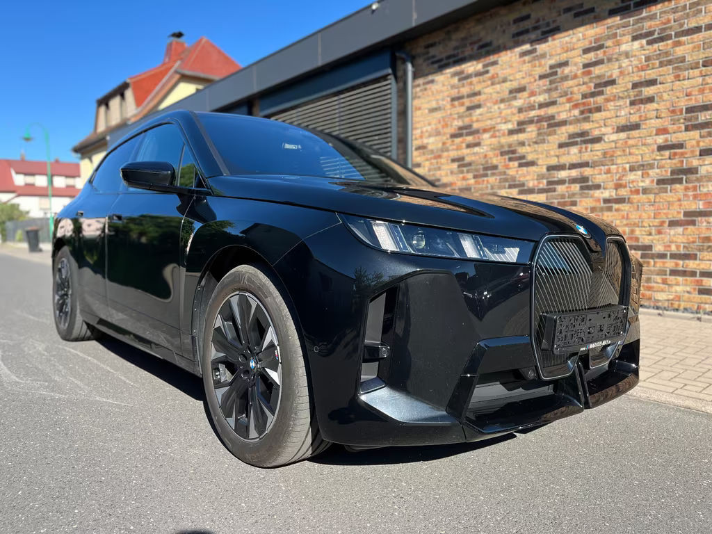 BMW iX