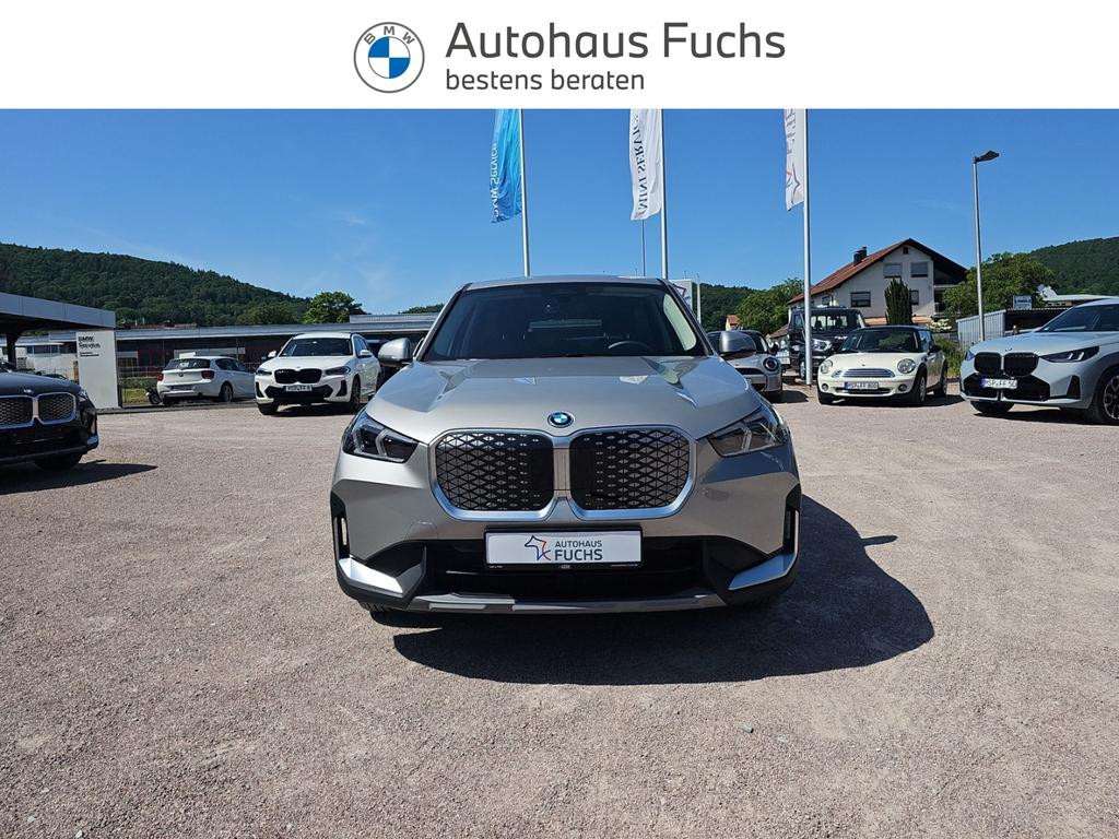 BMW iX1
