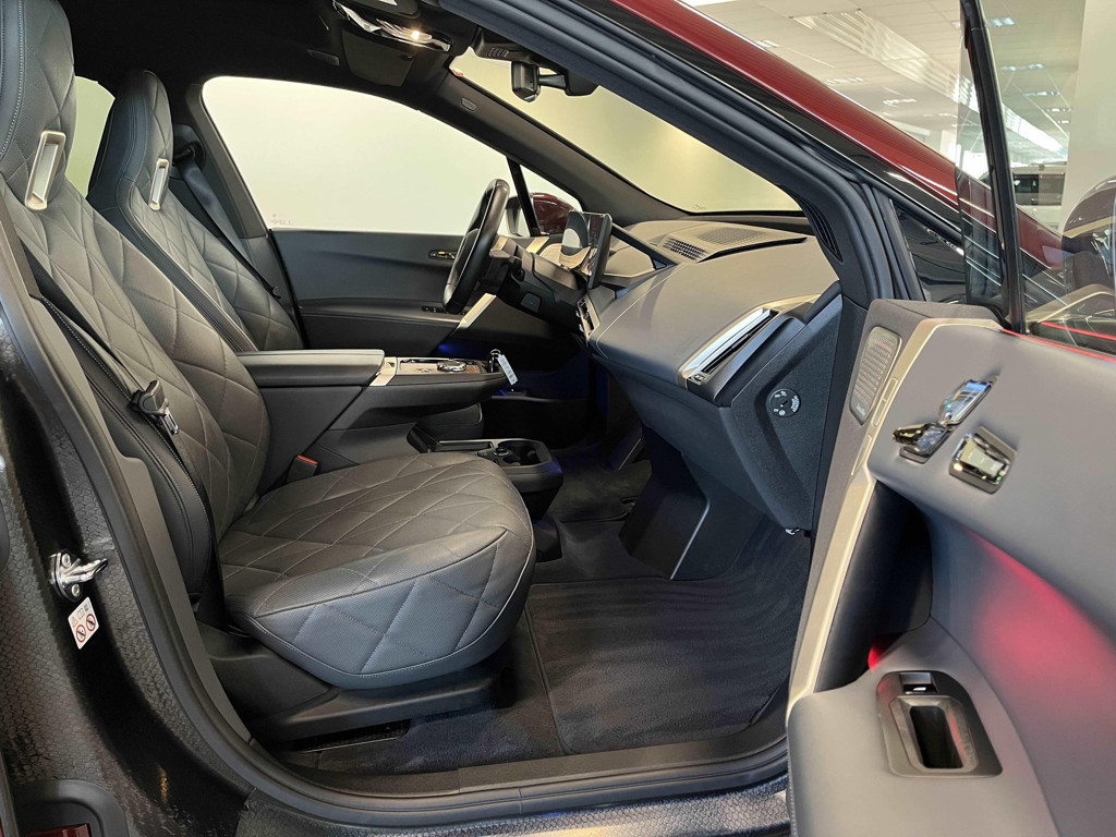 BMW iX