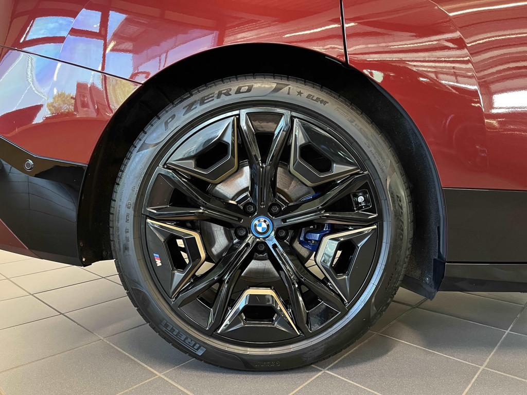 BMW iX