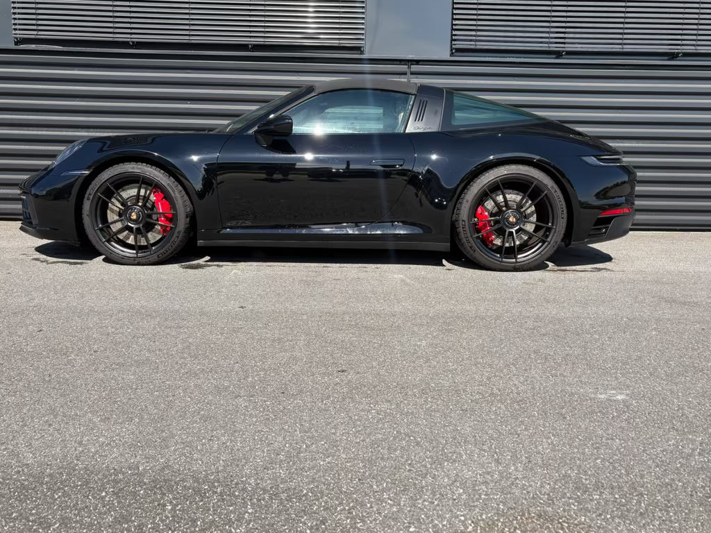 Porsche 911 GTS 4 992 Cabriolet Targa