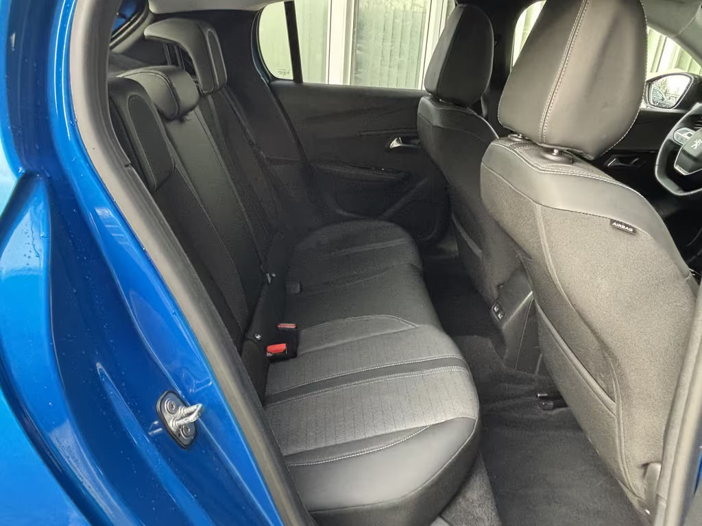 Peugeot e-208