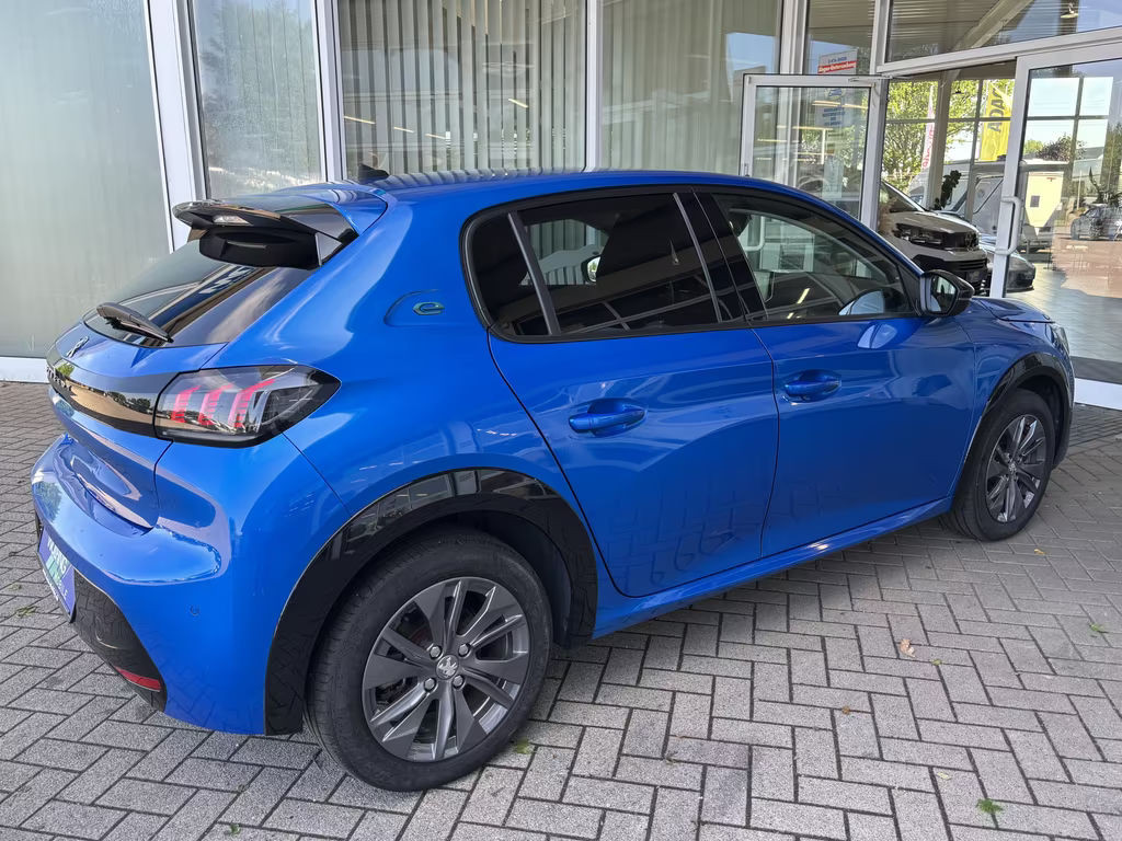 Peugeot e-208