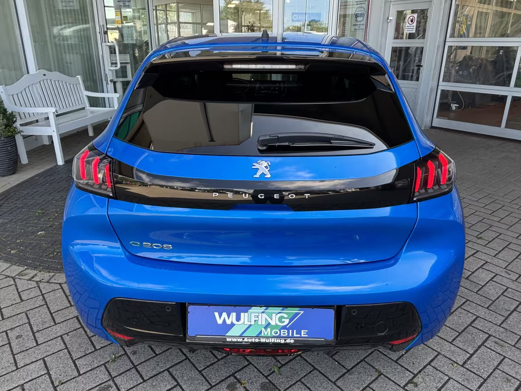 Peugeot e-208