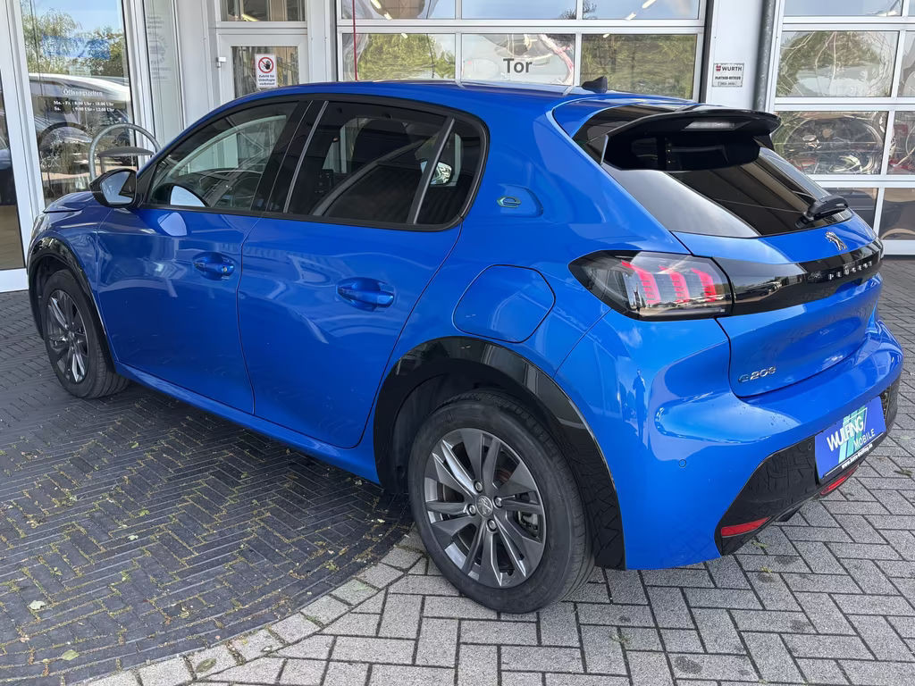 Peugeot e-208