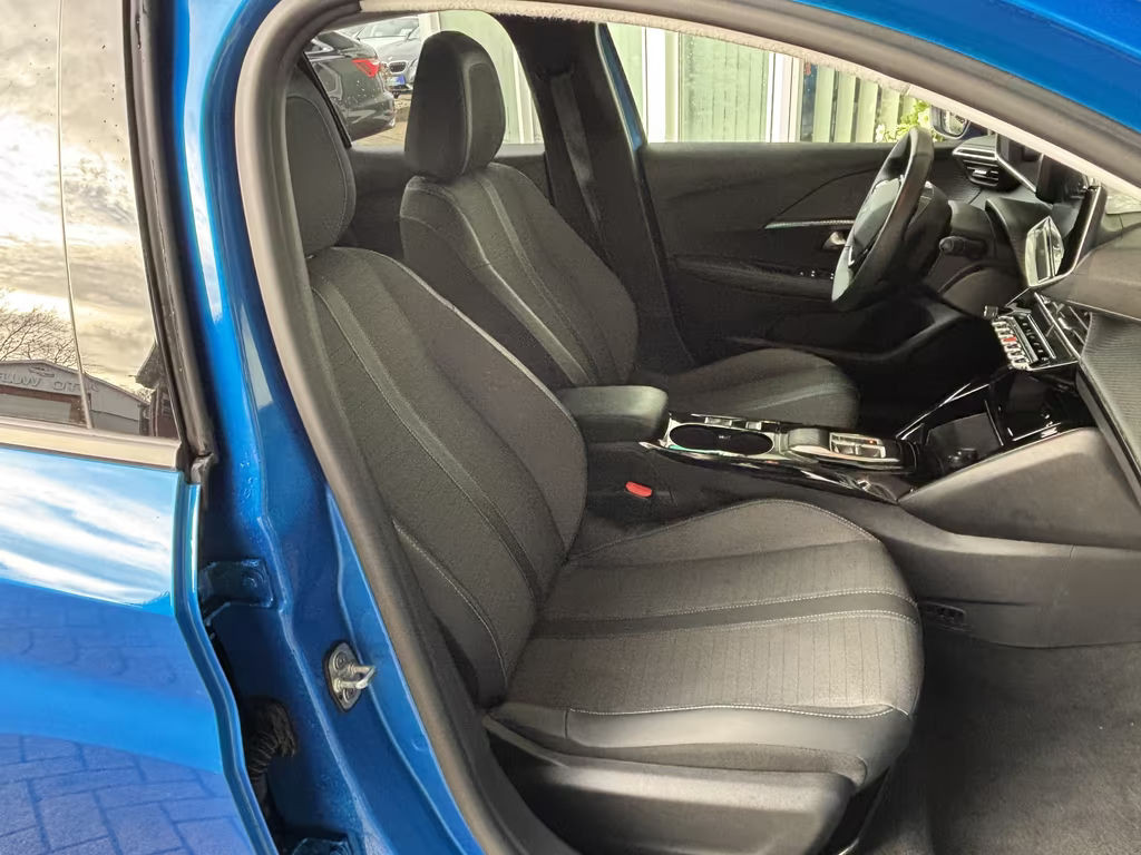 Peugeot e-208