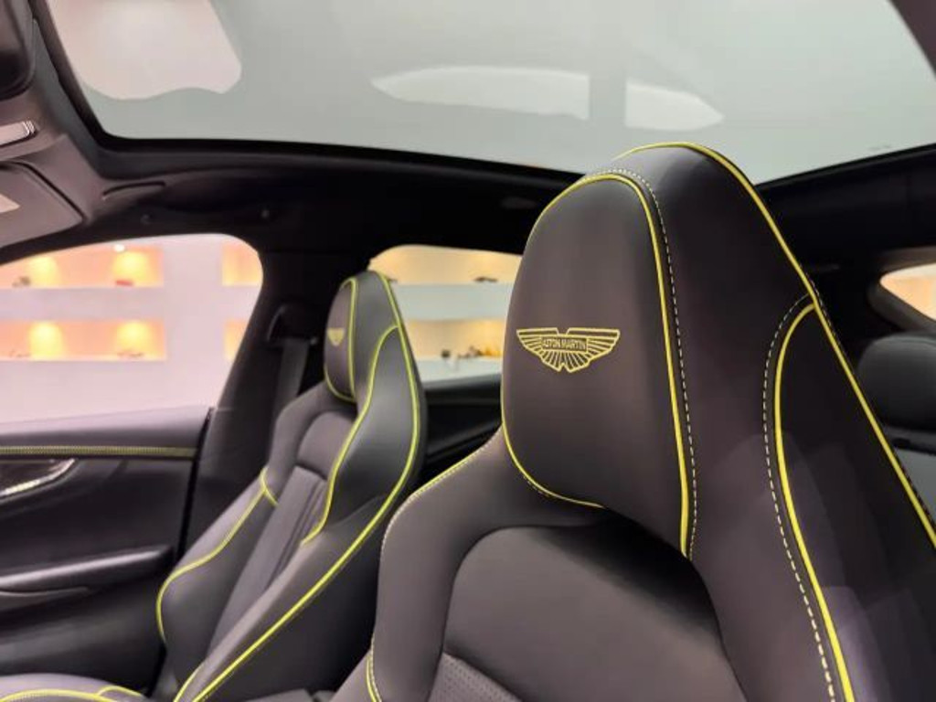 Aston Martin DBX